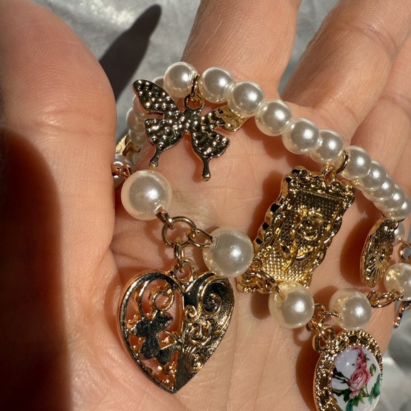 Anthropologi 2x Gold and Pearl Charm Necklace - Picture 8 of 12